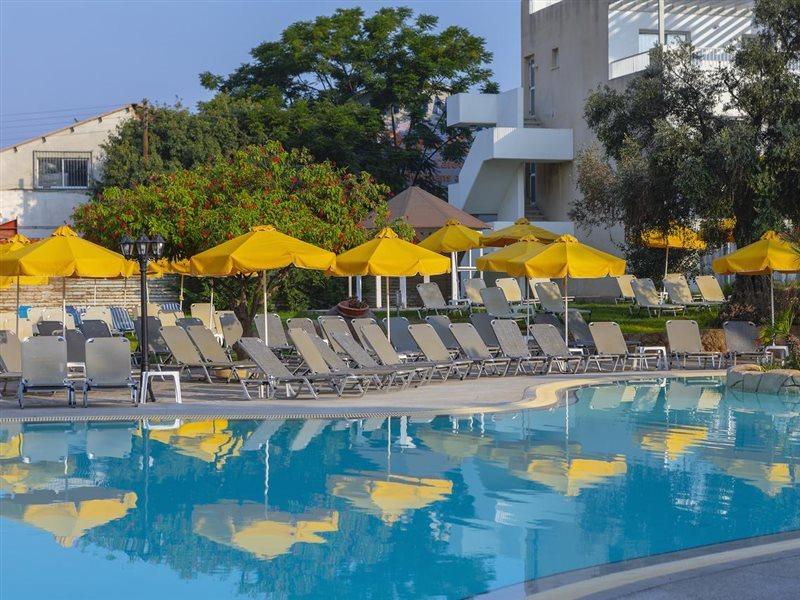 เมย์แฟร์ โฮเต็ล Hotel Paphos ภายนอก รูปภาพ