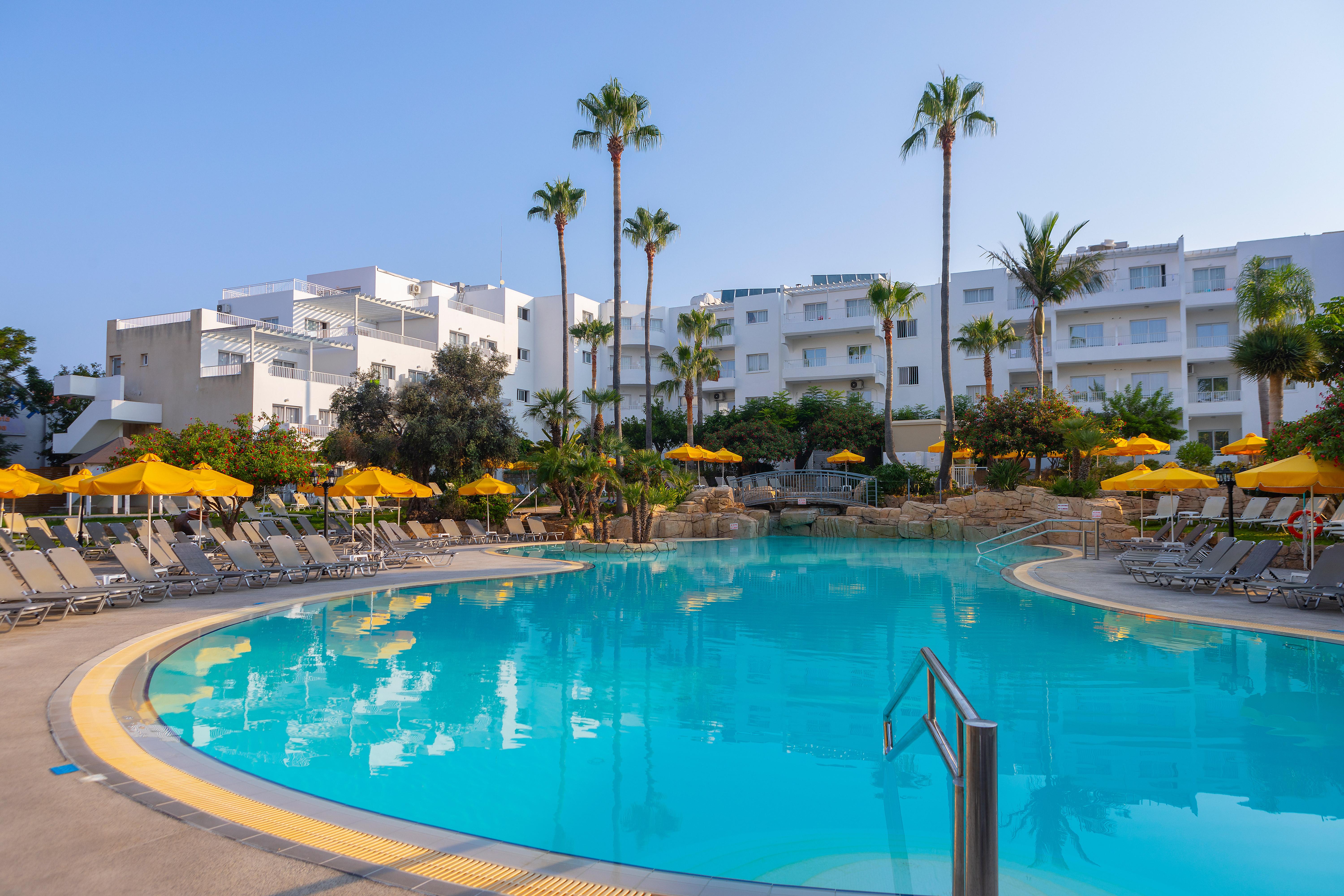 เมย์แฟร์ โฮเต็ล Hotel Paphos ภายนอก รูปภาพ