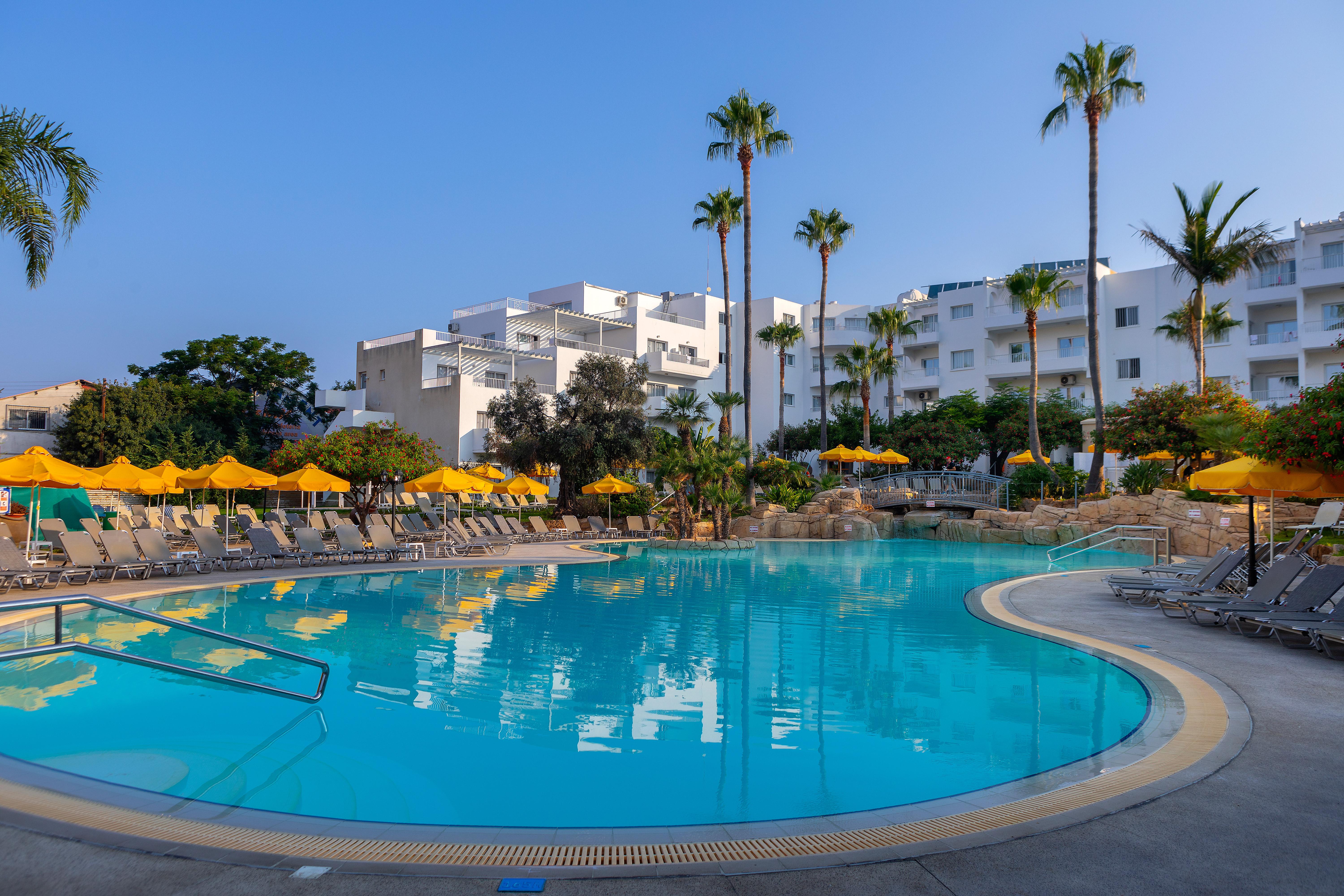 เมย์แฟร์ โฮเต็ล Hotel Paphos ภายนอก รูปภาพ