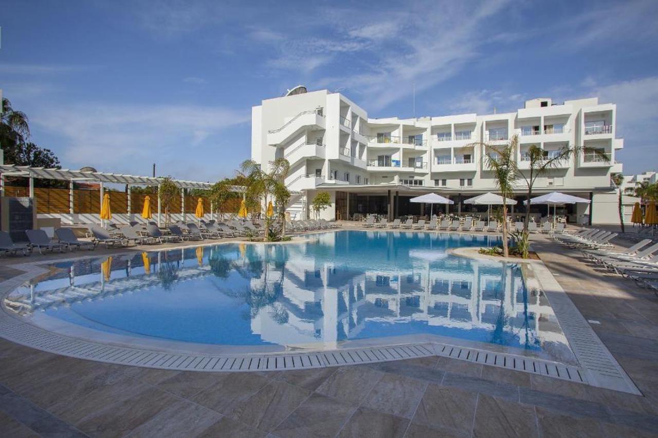 เมย์แฟร์ โฮเต็ล Hotel Paphos ภายนอก รูปภาพ